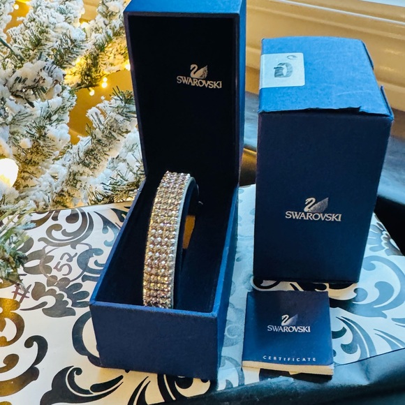 Swarovski Women's adjustable Golf Bracelet with silver gray leather strap - Picture 1 of 15